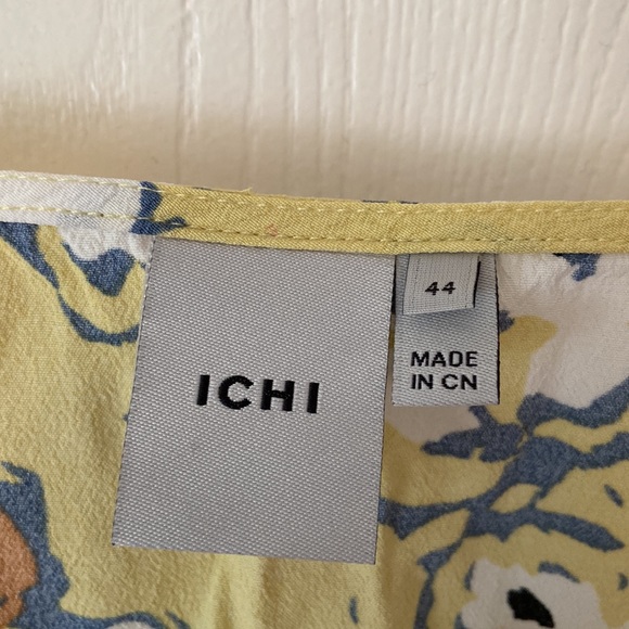 Beautiful floral blouse - Picture 3 of 4